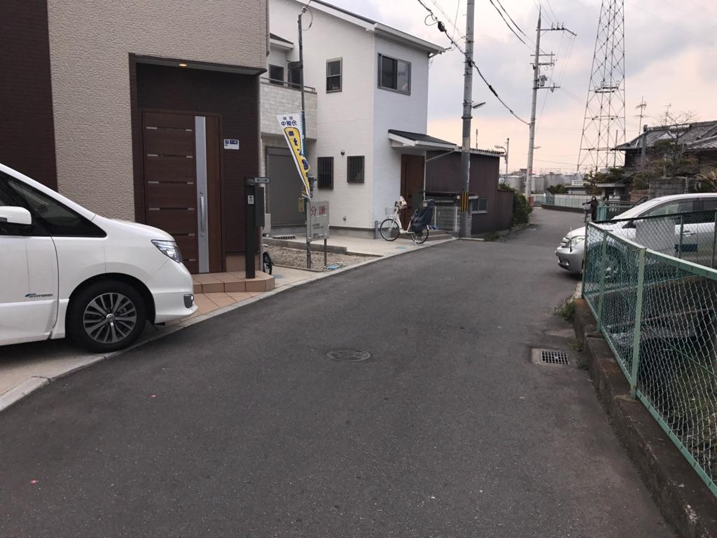 大東市平野屋新町　新築戸建の前面道路含む現地写真