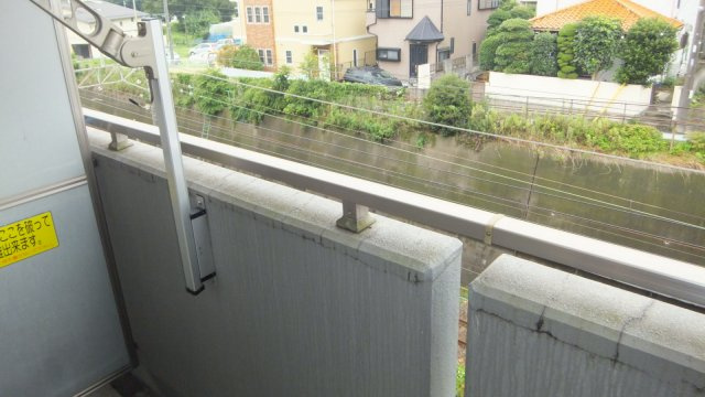 ピアリーさつきのバルコニー|西向きのバルコニーです