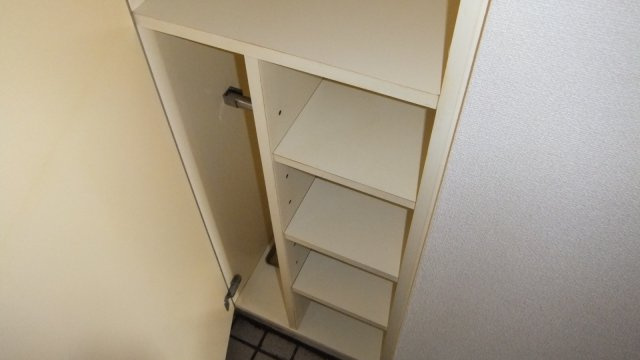 ピアリーさつきの玄関|下駄箱付きです