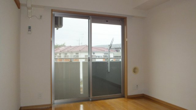 ピアリーさつきの居間・リビング|インターネット対応しております