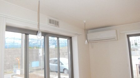 船橋市藤原１丁目のアパートの子供部屋|室内の物干し付きです。