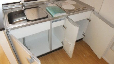 船橋市藤原１丁目のアパートのキッチン|キッチン下の収納です。
