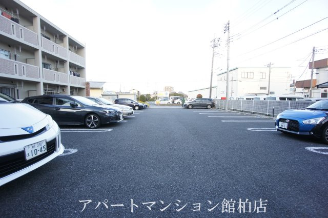 ルピナスの駐車場