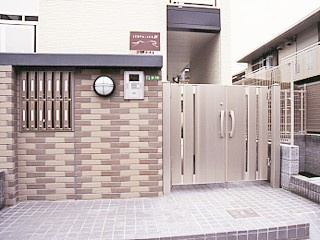 【エントランス】 | ダックス | オートロックゲート付き