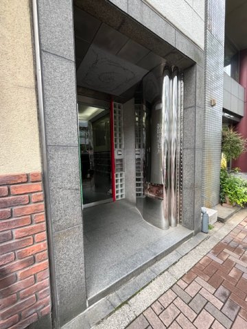 神田中央ビルのエントランス