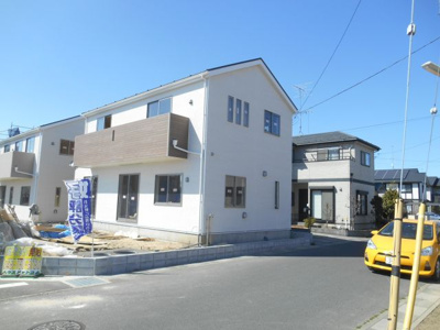 【外観：施工例】 | 久喜市　(栗橋)松永　全8棟　4号棟 | 目の前の３号棟足場はがれました。