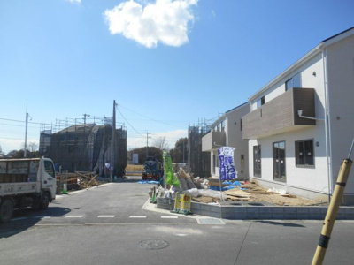 【外観：施工例】 | 久喜市　(栗橋)松永　全8棟　4号棟 | 目の前の３号棟足場はがれました。