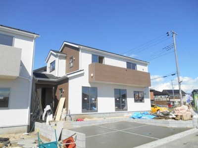 【外観：施工例】 | 久喜市　(栗橋)松永　全8棟　4号棟 | 目の前の３号棟足場はがれました。