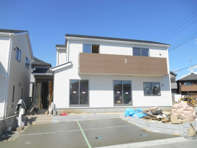 【外観：施工例】 | 久喜市　(栗橋)松永　全8棟　4号棟 | 目の前の３号棟足場はがれました。