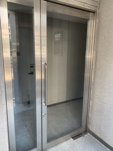 三上ビルのエントランス