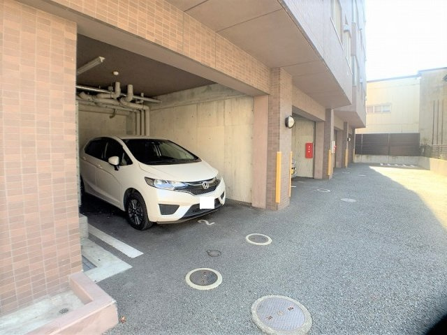 ビラージュ花屋町の駐車場