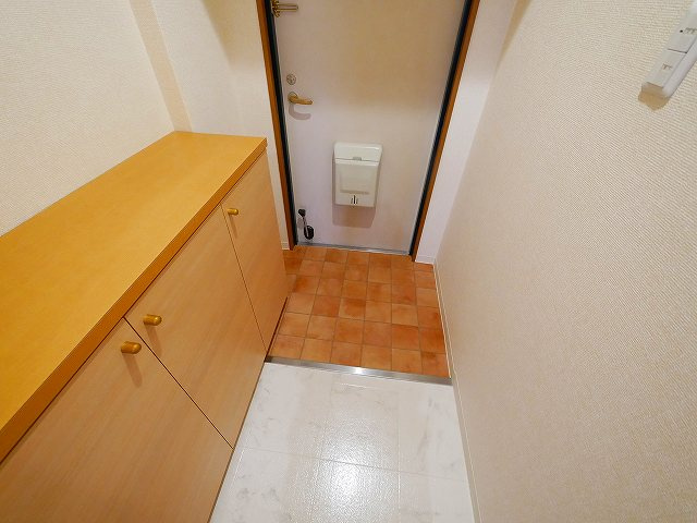 グレースコート恋の窪の玄関|落ち着いた玄関です