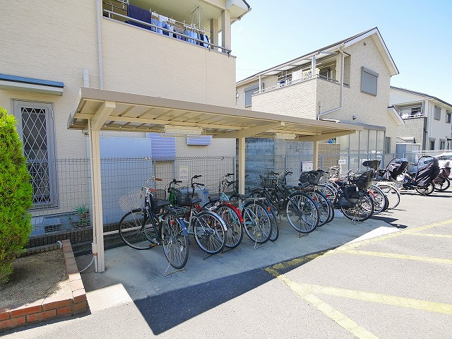 グレースコート恋の窪のその他共用部分|ゆったりとした駐輪スペースがあります