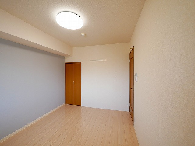 グレースコート恋の窪の洋室|明るい洋室です