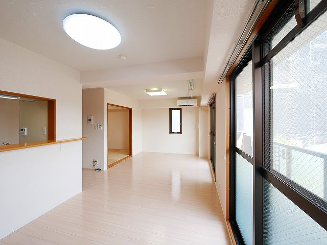 グレースコート恋の窪の居間・リビング|ゆったりとしたリビングです