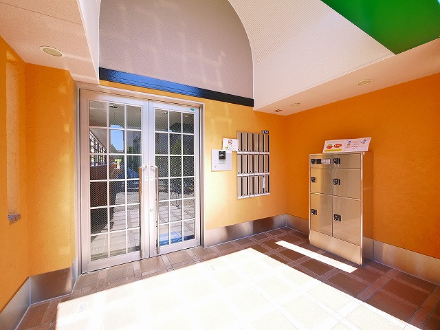 グレースコート恋の窪のエントランス|きれいなエントランスです