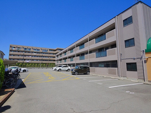 グレースコート恋の窪の駐車場|駐車場完備です