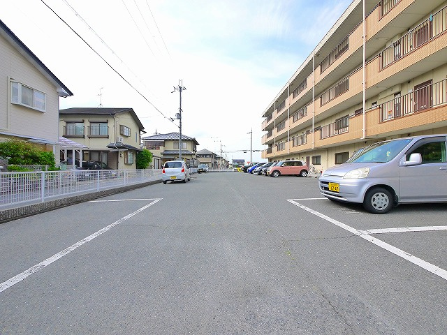アメニティ前栽１号館の駐車場|カースペースがあります