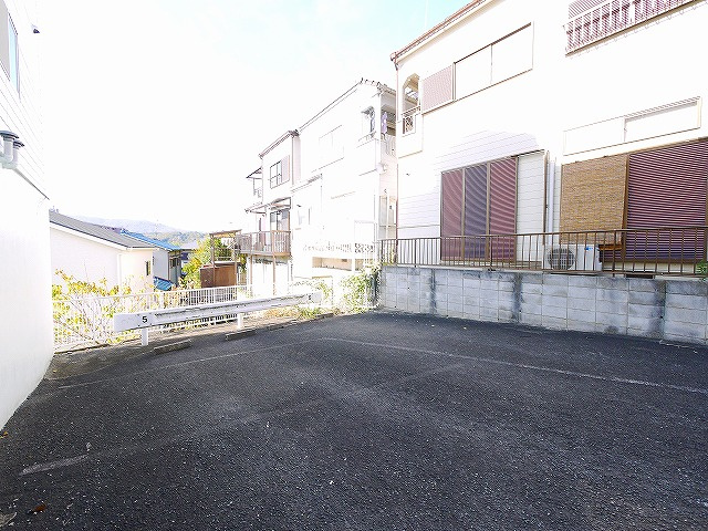 エムズ富雄の駐車場