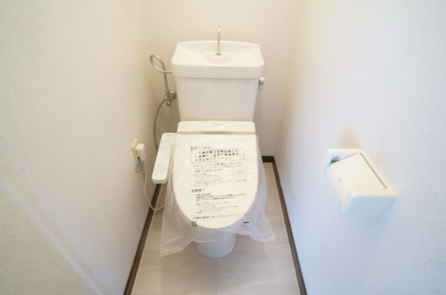 シャルムオーリンⅠのトイレ|ウォシュレット付いています。