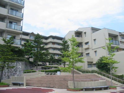 【その他共用部分】 | グランドメゾン仰木の里４番館 | 敷地内階段スペース