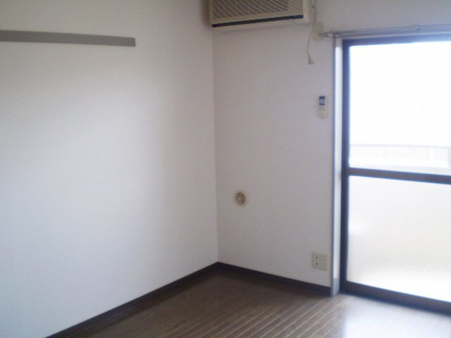 リッツコート西船橋の居間・リビング|エアコン付きです