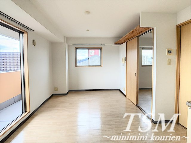 Ｍ’プラザ 香里壱番館の居間・リビング