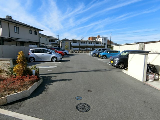 アンジュールの駐車場