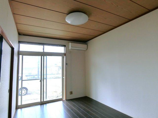 スコレー清名幸谷の洋室