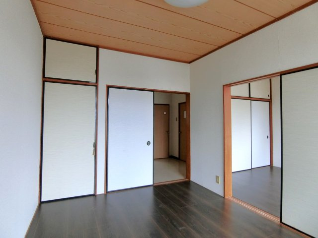 スコレー清名幸谷の洋室