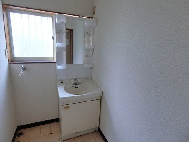 スコレー清名幸谷の独立洗面台