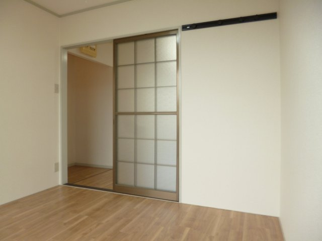 セジュール福島の洋室