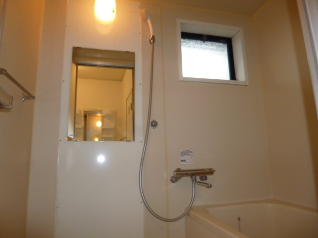 セジュール福島の浴室|窓