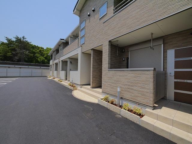 ヴェルデ・サリシェのエントランス|きれいな共有スペース