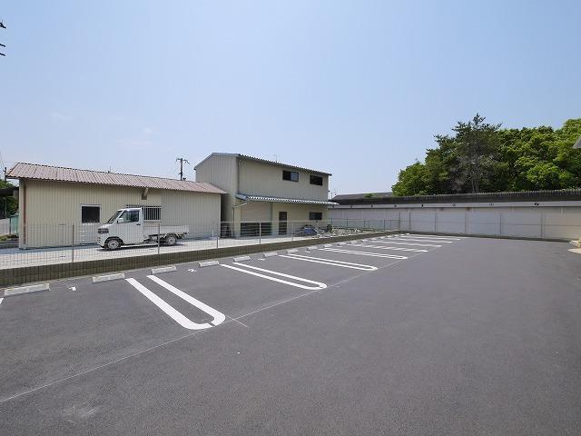 ヴェルデ・サリシェの駐車場|駐車場に車を止められます