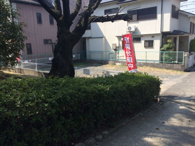 【前面道路含む現地写真】 | 東奈良2丁目売土地 | 元茨木川緑地に面する。