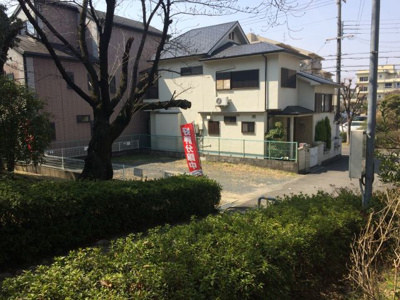 【前面道路含む現地写真】 | 東奈良2丁目売土地 | 元茨木川緑地に面する。