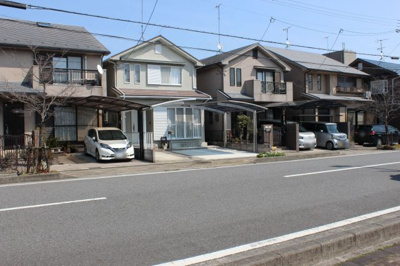 【前面道路含む現地写真】 | 大津市本堅田四丁目1-3　戸建て | 前道は幅員12ｍ