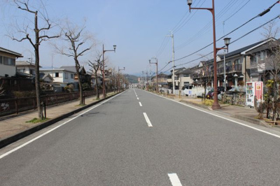【前面道路含む現地写真】 | 大津市本堅田四丁目1-3　戸建て | 前面道路、幅員12ｍ
