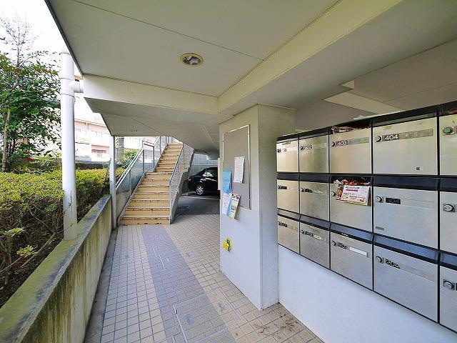アべニュー東生駒のエントランス|落ち着いたエントランスです