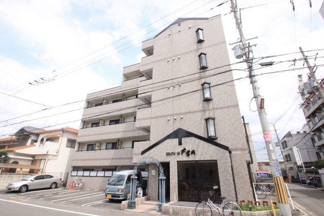 サウスイン大学前の外観