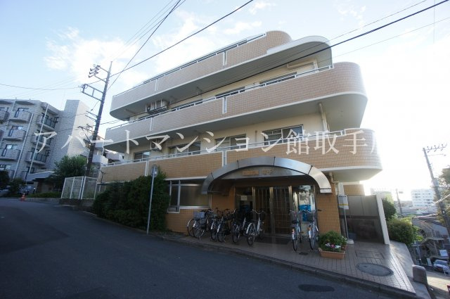 マノー取手の外観