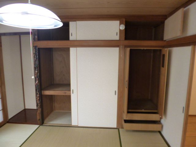 富士見町貸家の収納
