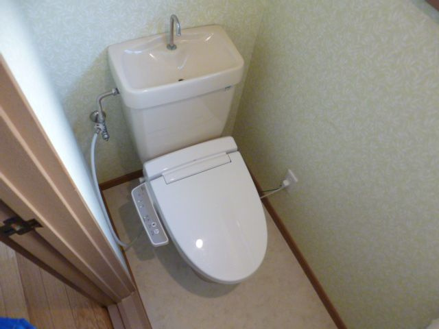 富士見町貸家のトイレ