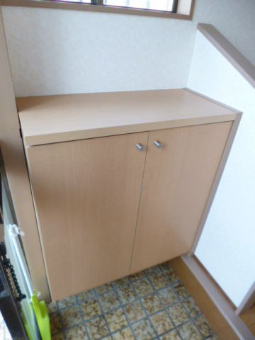 富士見町貸家の玄関|下駄箱