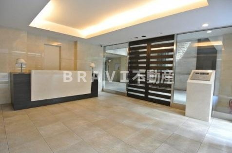 アーデンタワー西本町　BRAVI不動産のロビー|【アーデンタワー西本町】建物の内部です