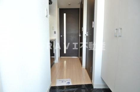 アーデンタワー西本町　BRAVI不動産の玄関|【アーデンタワー西本町】落ち着いた玄関です