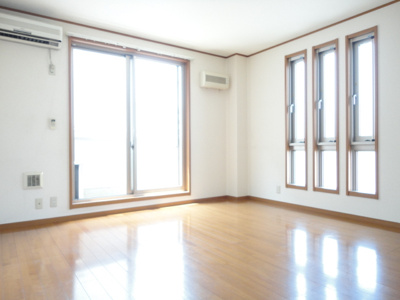 【居間・リビング】 | 鹿島町グリーンコーポ | ２面採光の明るいリビング