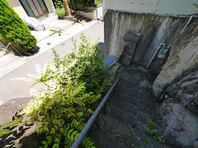 あやめ池南1丁目戸建のエントランス