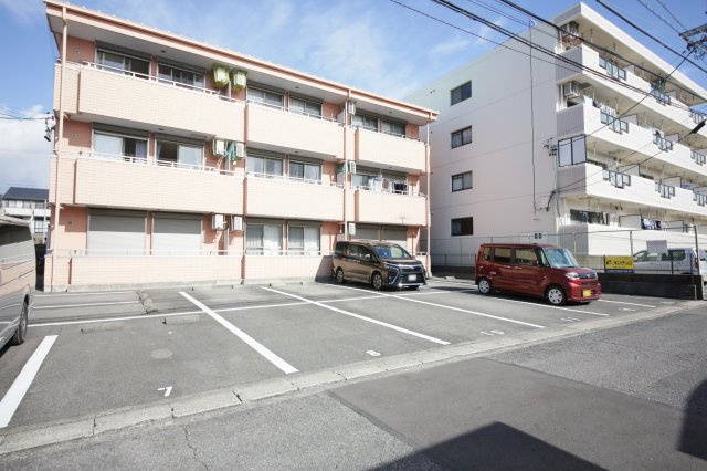 Limpia高峯の駐車場